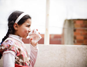 Enfant - Eau potable - Verre - Tanger 